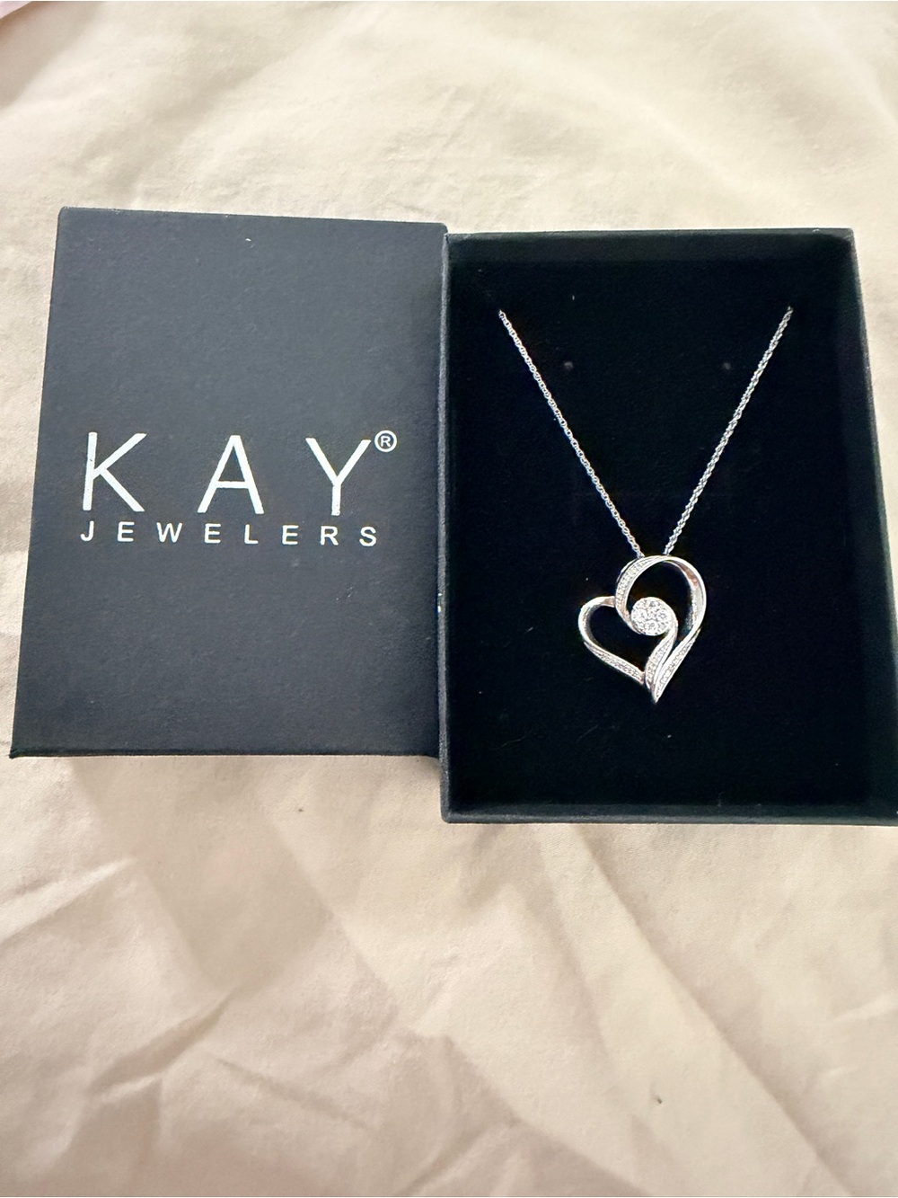 Kay Jewelers Silver Heart Pendant Necklace with Sparkling Center Stone